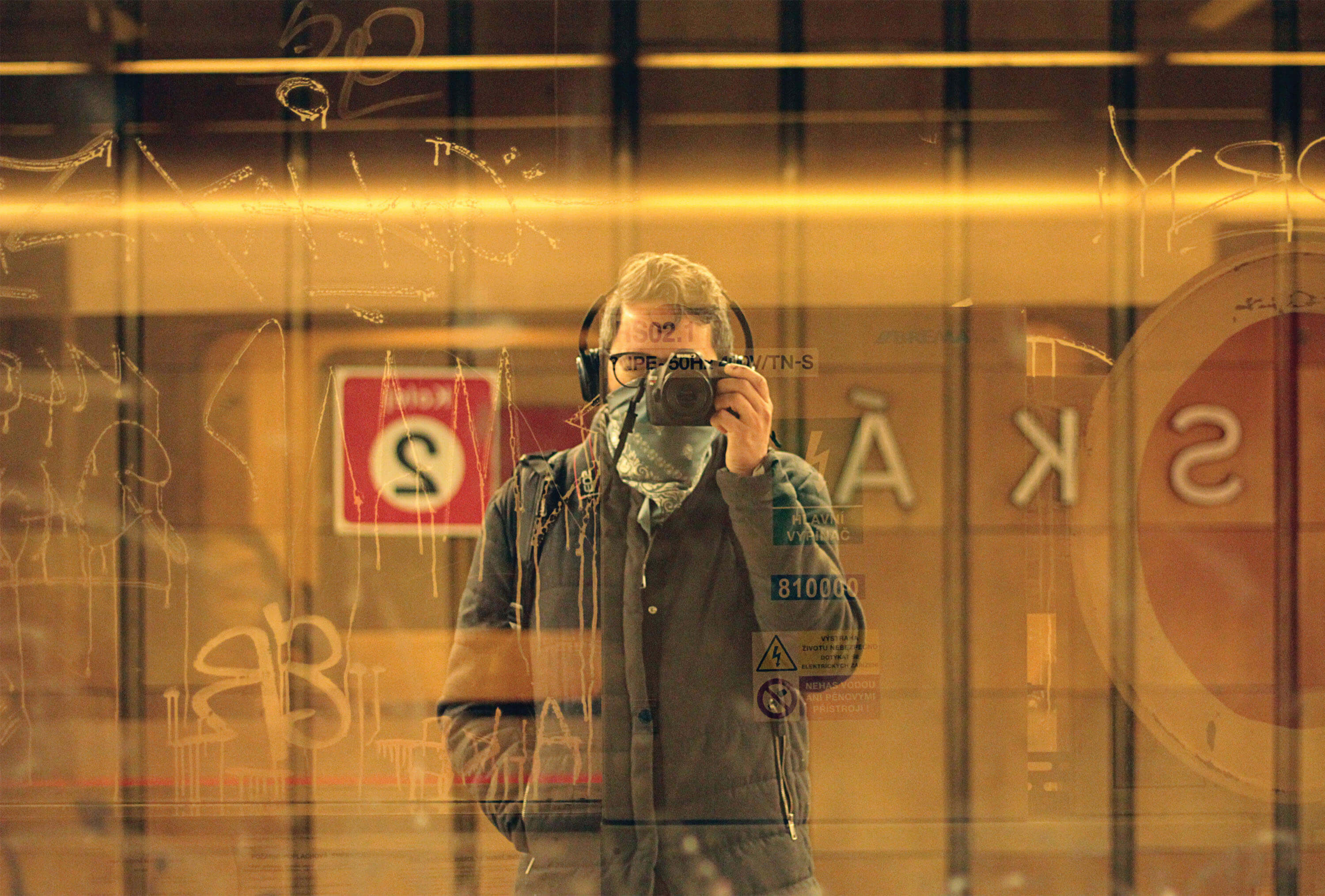 Odair Faléco photographing in Prague