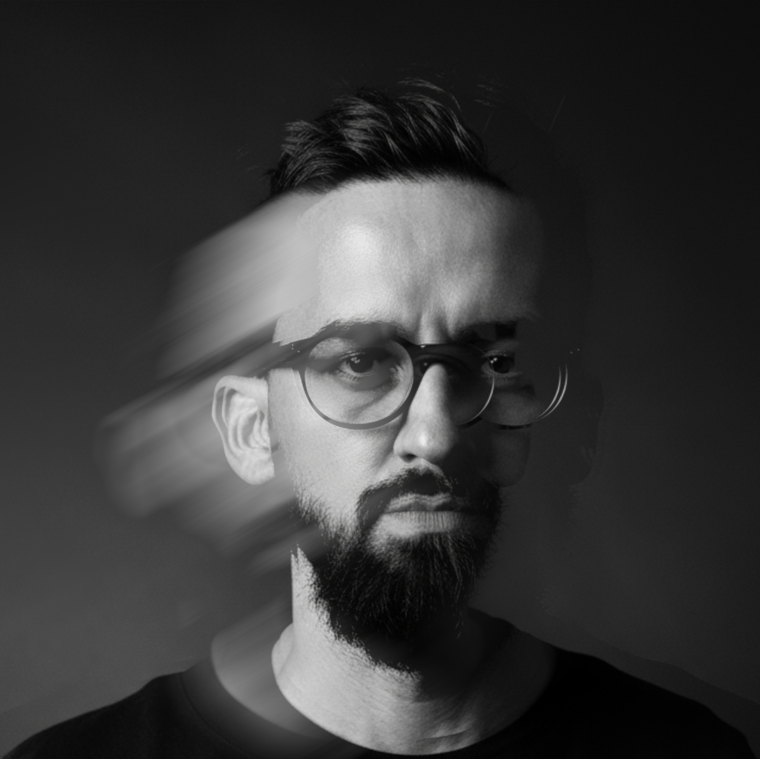 Odair Faléco photographing through a reflection